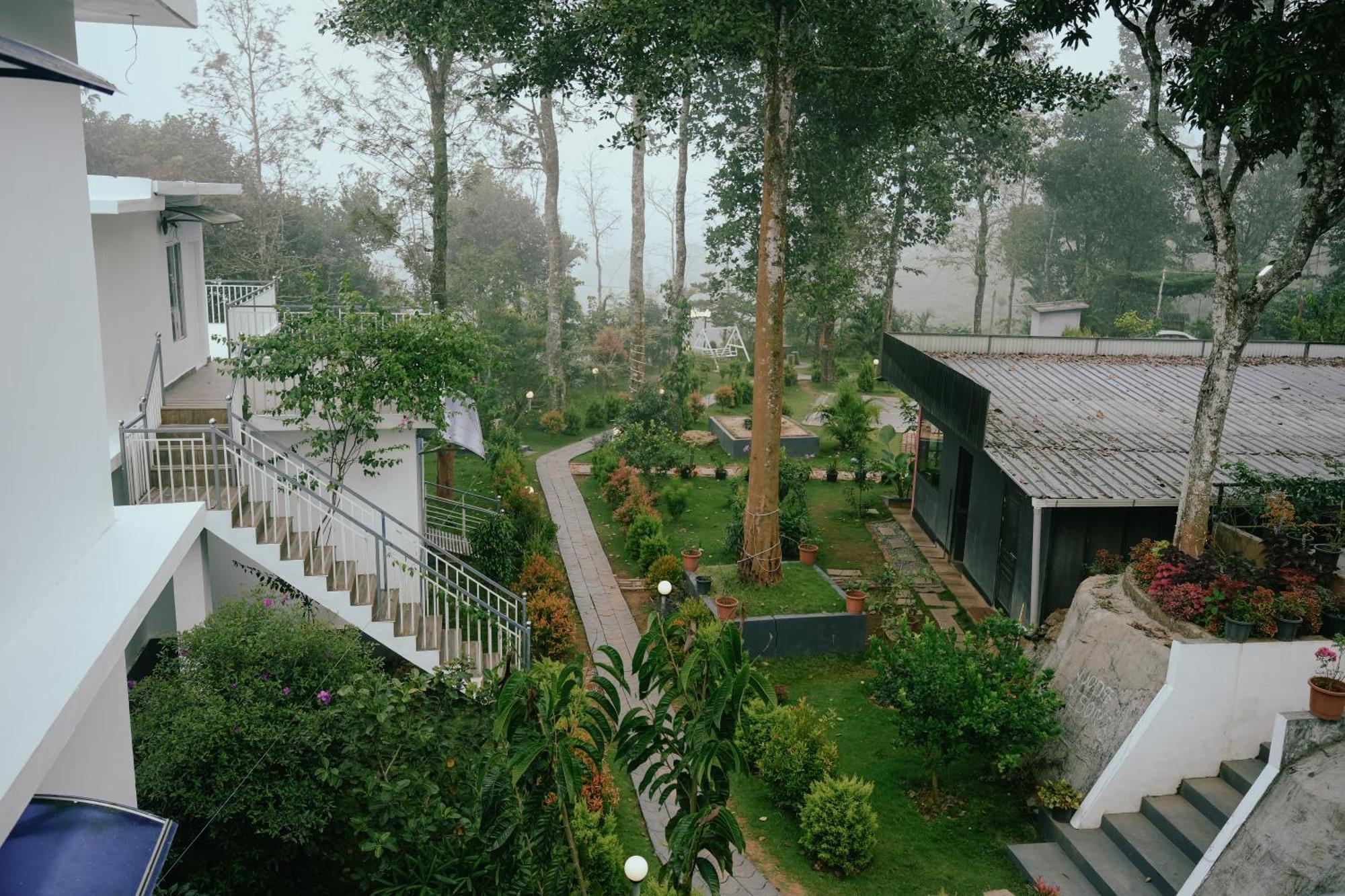 Haze Woods Resort Vaduvanchal Exterior photo